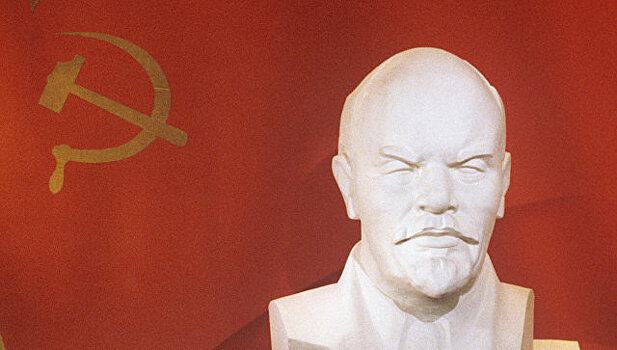 У россиян на ОИ отобрали флаг с Лениным
