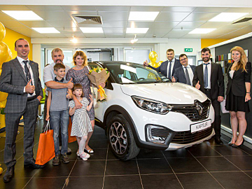 Renault продала первый автомобиль по программе «Семейный автомобиль»