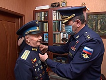 Евкуров вручил экс-командующему разведкой ВДВ Алексею Кукушкину орден «За заслуги перед Отечеством» 