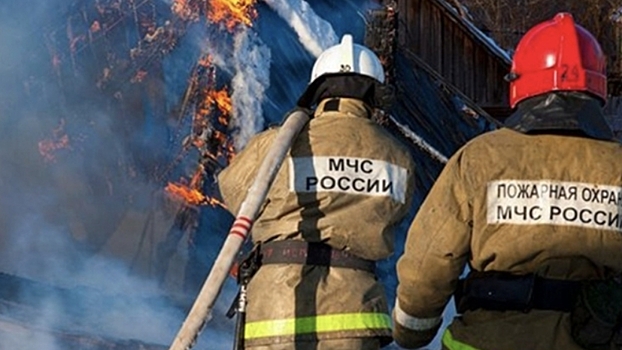 Пять человек погибли при пожаре в доме в Хабаровске