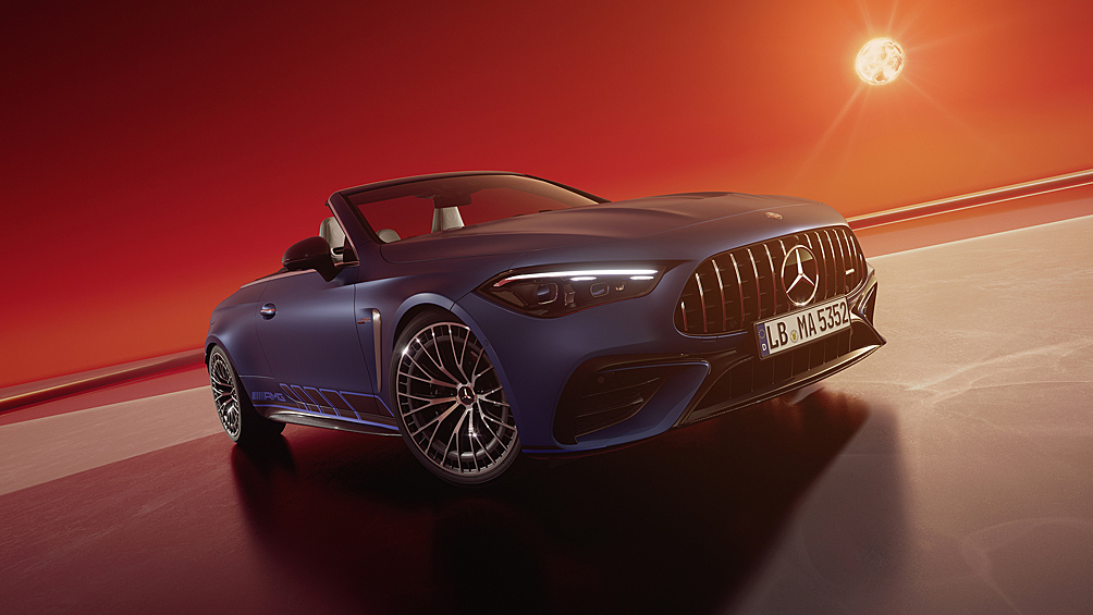 Mercedes-AMG CLE Cabriolet получил версию Limited Edition с особым декором кузова и салона. Самое яркое отличие — чёрно-синие акценты в оформлении кузова, новые 20-дюймовые колёса, чёрная кожа с жёлтой прострочкой в салоне и богатое оснащение.