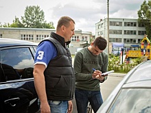 В Курске обломки беспилотника повредили многоквартирный дом и три автомобиля
