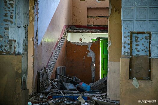 Волгоградка три года живет с двумя детьми в квартире под угрозой обрушения межкомнатной стены