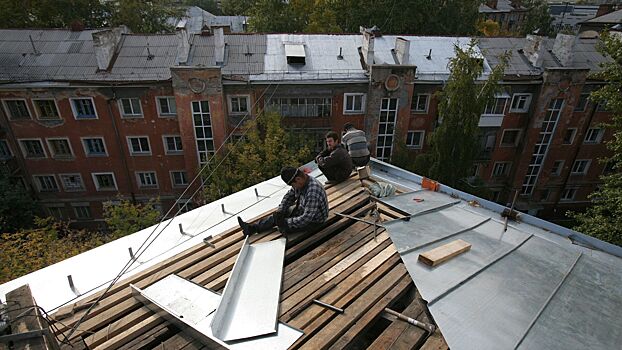 В Москве начались работы по капремонту крыш жилых домов