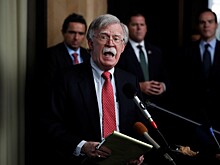 Болтон направляется с визитом в Великобританию