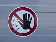 Пьяный пассажир трогал спящую девочку на самолете и избежал наказания