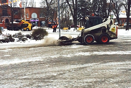 Силы коммунальщиков Ростова-на-Дону брошены на борьбу со снегом