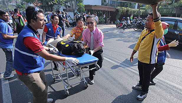 В Индонезии произошел взрыв у офиса полиции