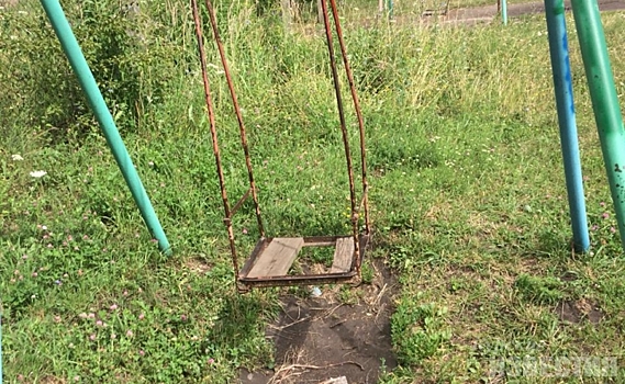 Жительница Курской области рассказала, как ее ребенок сломал ключицу на детской площадке
