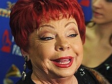 «Отжигает со звездами» Выступавшая против России мать Наташи Королевой со спокойной совестью вернулась в страну