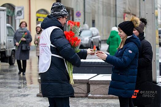 Жительниц Северо-Запада поздравили с 8 Марта: сюрпризы для сотрудниц МЧС и женщин-ветеранов