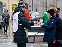 Жительниц Северо-Запада поздравили с 8 Марта: сюрпризы для сотрудниц МЧС и женщин-ветеранов