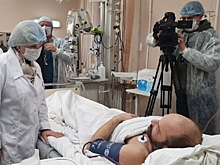 В палату к выжившему в Охотском море мужчине пришли чиновники: что сказали журналистам
