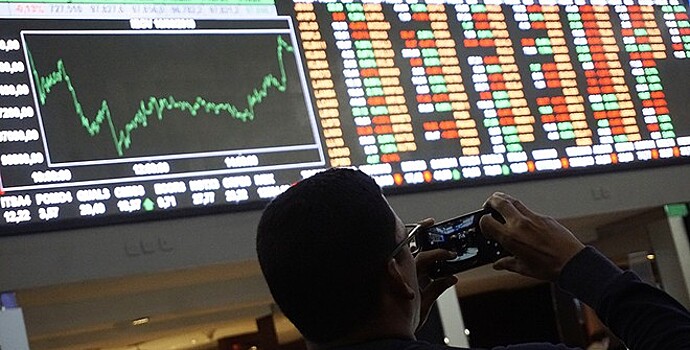 Индексы Мосбиржи и РТС по итогам торгового дня почти не изменились