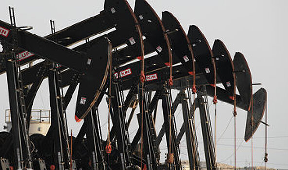 Нефть дорожает на предложении РФ и Саудовской Аравии продлить венское соглашение