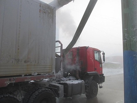 Водитель с поддельными правами снес теплотрассу в Якутске