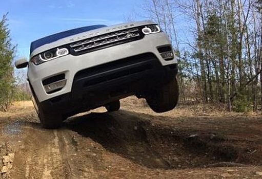 Хозяин Land Rover взыскал с дорожников компенсацию за яму на Наугорке