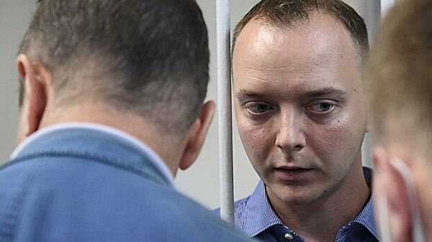 Суд признал законным продление ареста Сафронову
