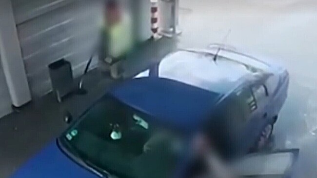 Комендант Службы госохраны Польши отстранен после угона автомобиля жены Туска