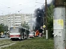 В российском городе трамвай загорелся и попал на видео