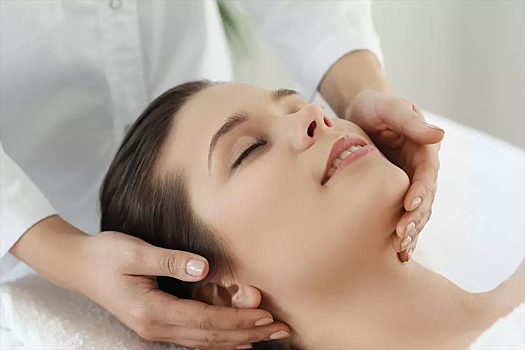 Косметолог рассказала, в какое время года лучше проводить лазерный пилинг