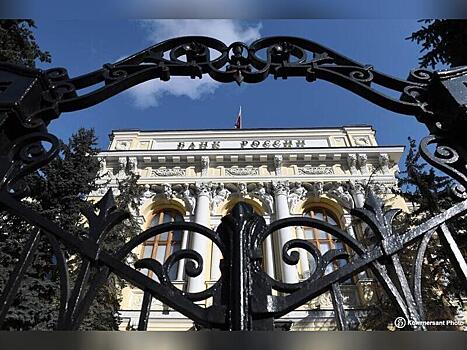 Эксперты назвали причины возврата бумажных «пятёрок» и «десяток»