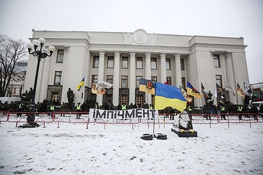 Оглашен сулящий распад Украины сценарий сохранения у власти Петра Порошенко