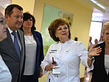 Максим Егоров поздравил докторов и пациентов городской детской поликлиники имени Коваля с 60-летием учреждения