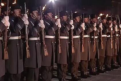 Прощание армии и военного оркестра с Меркель показали на видео