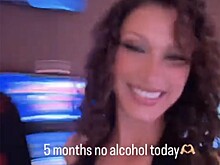 Белла Хадид поделилась успехами в борьбе с алкогольной зависимостью