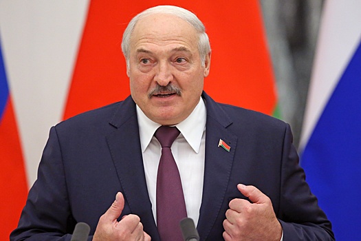 Лукашенко призвал "не тратить ни копейки на барахло"