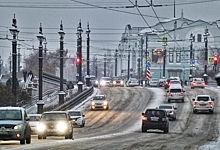 В мэрии Омска объяснили, почему в городе асфальт с дорог сходит вместе со снегом