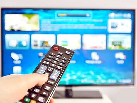 Врач предупредила об опасности еды перед телевизором