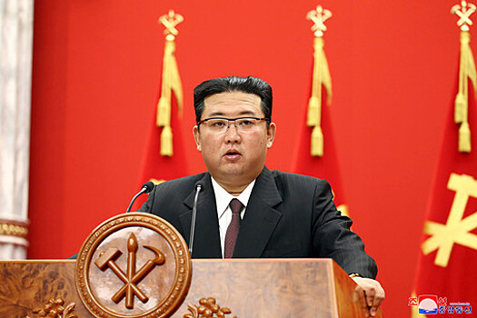 Лидер КНДР Ким Чен Ын велел мобилизовать военных для поставок медикаментов в аптеки Пхеньяна