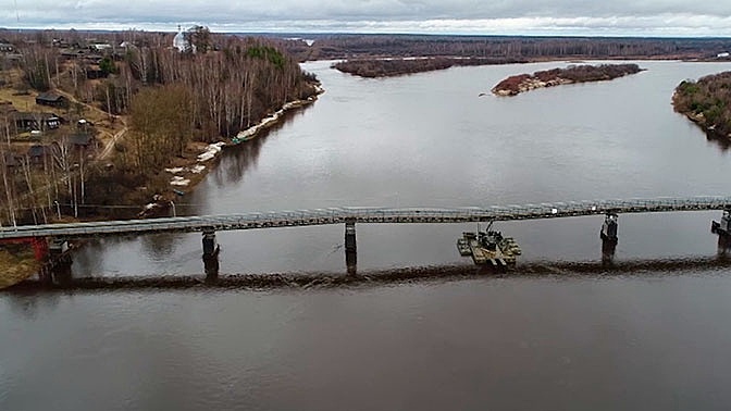Под Костромой военные восстановят опору моста, рухнувшего от ледохода