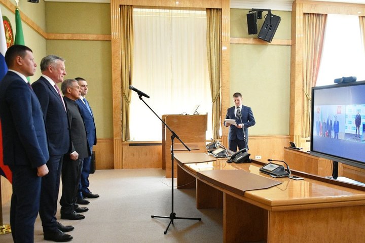 Рустам Минниханов по видеосвязи принял участие в церемонии пуска газопровода в Нижнекамском районе