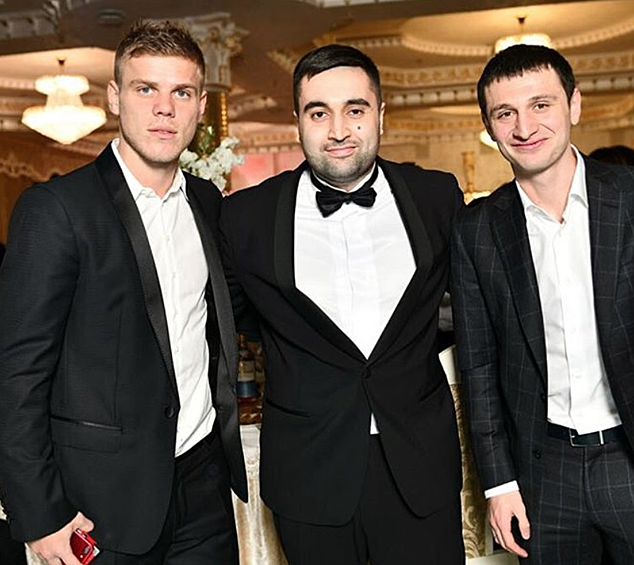 На той свадьбе присутствовал и Алан Дзагоев — ведущий мероприятия опубликовал фотографию вместе с ним и Кокориным