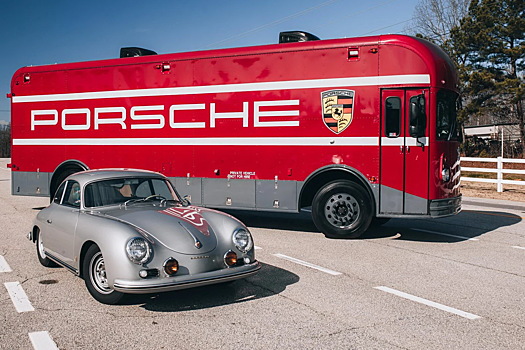 В США пустили с молотка ретроавтобус, переделанный для перевозки Porsche