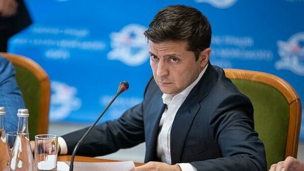 Зеленский захотел поменять конституцию Украины