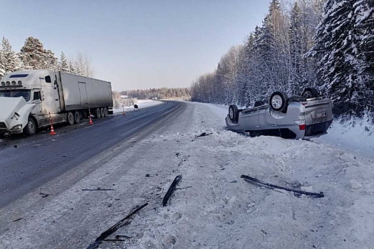 На трассе Тюмень - Ханты-Мансийск в массовой аварии погибли три человека