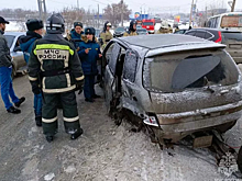 В Кургане во время столкновения автомобилей двоих детей выбросило на дорогу