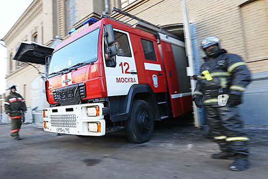 Пожар произошёл в административном здании в Москве