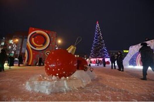 В мегаполисе открыли Главную ёлку города на площади Ленина