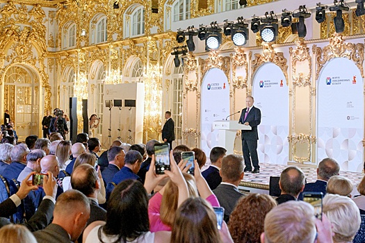 Путин пожелал успеха всем конкурсантам "Интервидения"