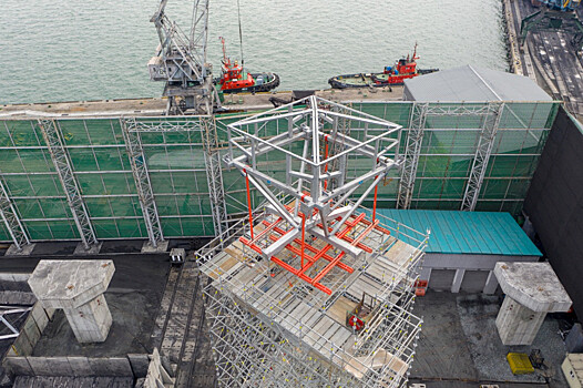 Ключ к навесу: строители уникального для портов Дальнего Востока защитного сооружения готовы к монтажу