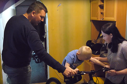 Андрей Воробьев подарил велосипед юному щелковцу