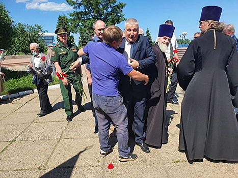 В День памяти и скорби в Рыбинске произошел инцидент между мэром и блогером