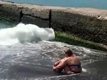 В сети возмутились поступком женщины, отдыхающей на море в Сочи