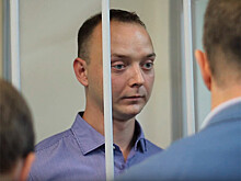 Общественники запустили флешмоб, требуя разрешить Ивану Сафронову общение с матерью