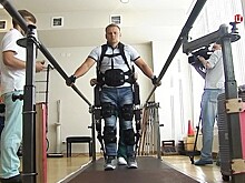 Во Владивостоке испытали экзоскелет для реабилитации пациентов